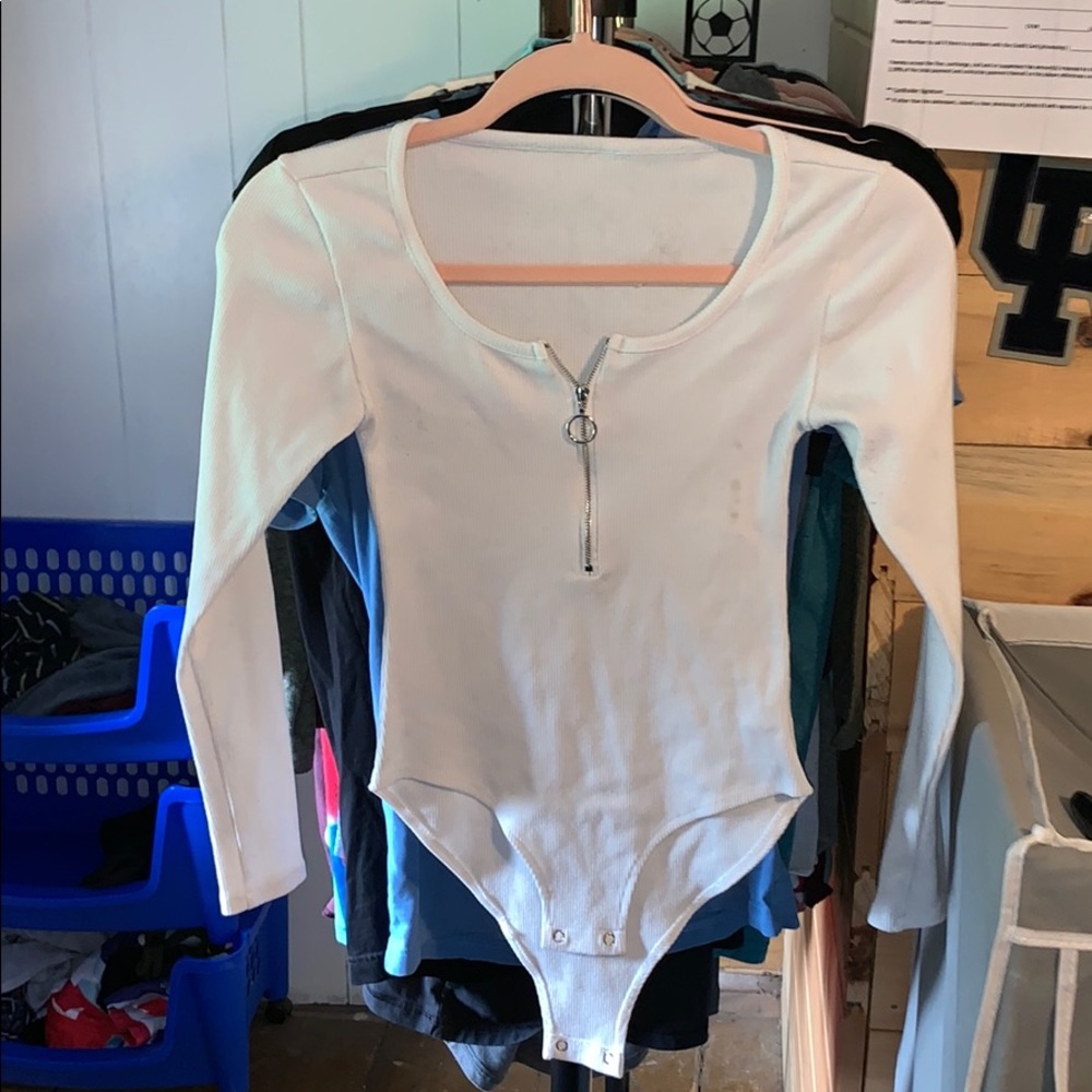 Long sleeve white zip up cute shirt